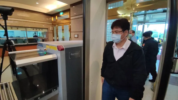 時任建設處代理處長吳朝琴上午親自出庭。林志青攝