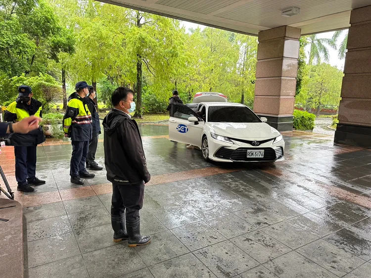 法院申請警力維持秩序，宜蘭警分局派30人維持周邊秩序。林泊志攝