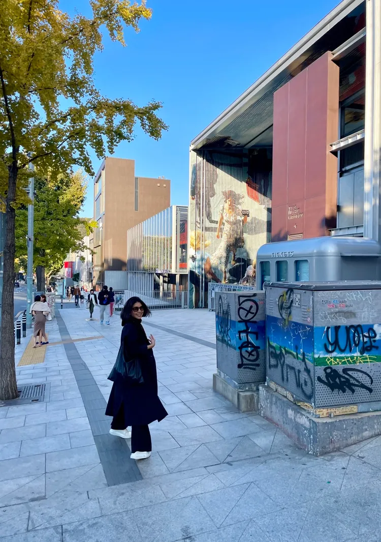 許茹芸首爾街頭隨拍是屬於老公的視角。本人提供