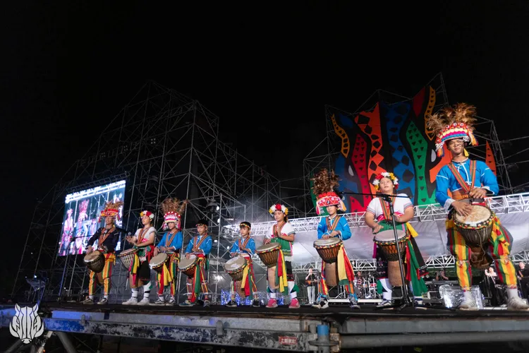 A-lin開場前，邀請故鄉比西里岸的孩子們帶來寶抱鼓表演。原民會提供