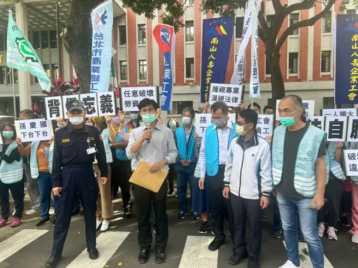 國語日報員工赴教部抗議!控減薪資遣樣樣來 董座卻月領10萬高薪自肥