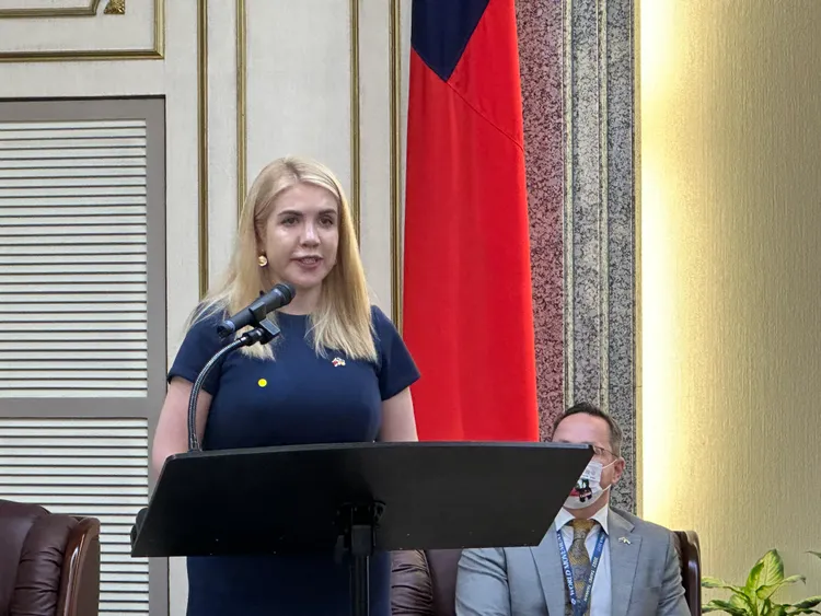 盧狄克表示，烏克蘭的慘痛經驗告訴世人，預防威權獨裁侵略須民心團結做足防備，沒有灰色地帶。潘袁詩羽攝