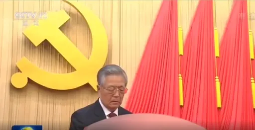 胡錦濤被架離後返回投票? 中國網友推文遭批自欺欺人