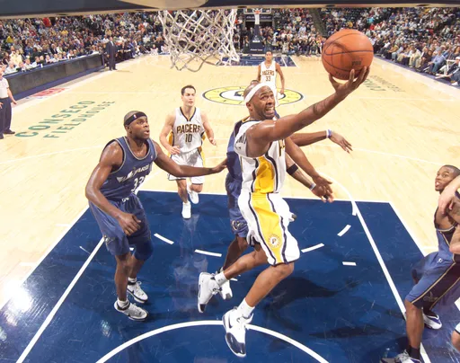 馬刺新秀愛裸露被開除 溜馬後衛當年不跟隊友一起洗澡被罰800萬