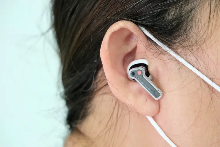 通話不再擔心風噪和吵雜人群。陳志淵攝