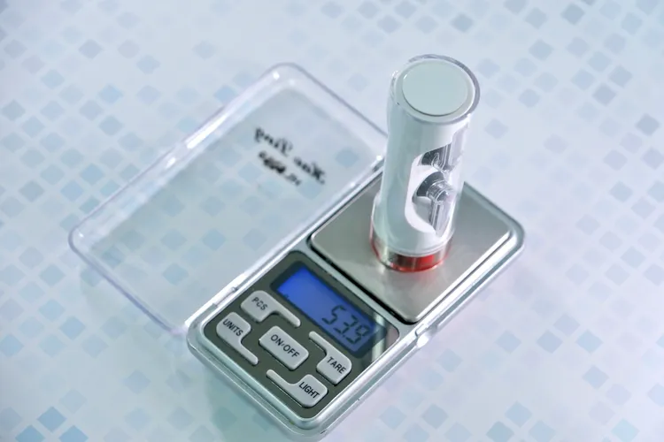 充電盒連同耳機實測重53.9克。陳志淵攝