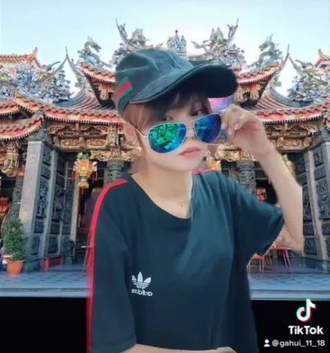 這趴體我是看不懂啦！但有網友喊「來報名了」。