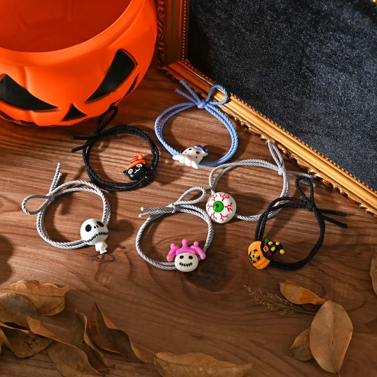 萬聖壓克力髮束(任選2入)，原價65元，特價55元，即日起-11/1。業者提供