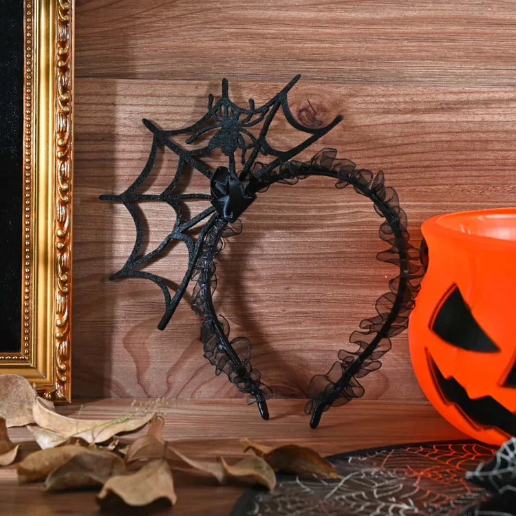 萬聖髮圈-蜘蛛網，原價79元，特價69元，即日起-11/1。業者提供