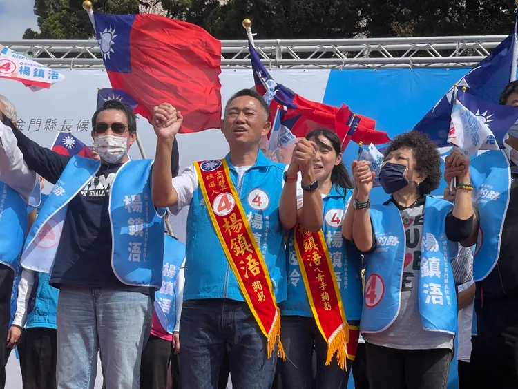 楊鎮浯競選總部的成立大會，藍軍重量級助選團跨海抵金站台相挺。蔡宇凌攝