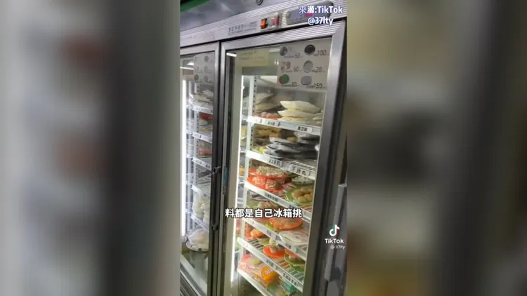火鍋料可以自己選。