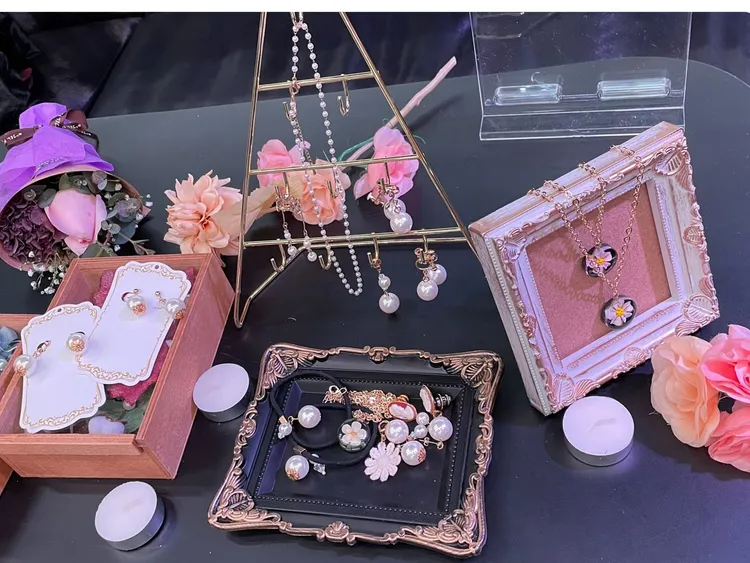 富川芽生經常在社群網站分享自己製作的飾品。翻攝臉書／冨川芽生