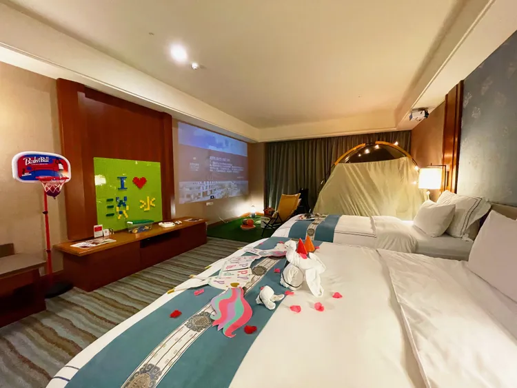 全新生極的露營主題房客房空間超級寬敞。黃盈甄攝