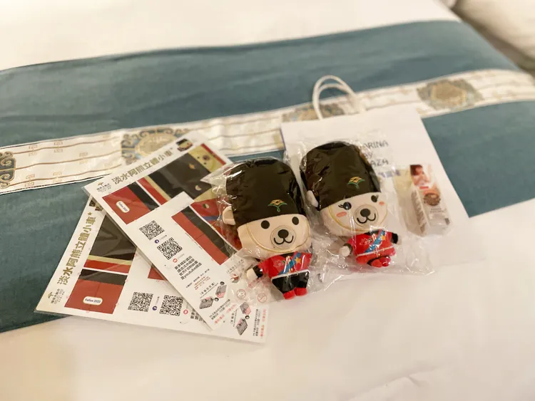 客房還贈送可愛的吉祥物玩偶與DIY小汽車。黃盈甄攝