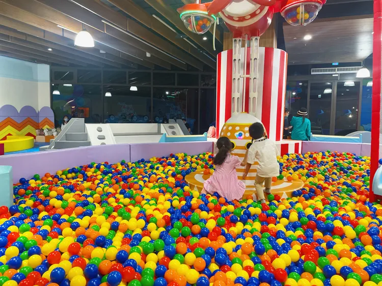 飯店內300坪室內親子體能館讓孩子盡情放電。黃盈甄攝