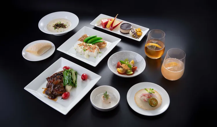 長榮航首航米蘭在皇璽桂冠艙餐點。業者提供