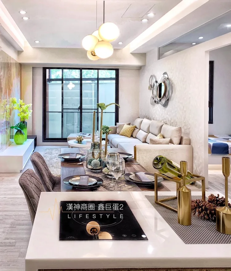 客廳空間開大落地窗，可提升居家採光性。天玉集團提供