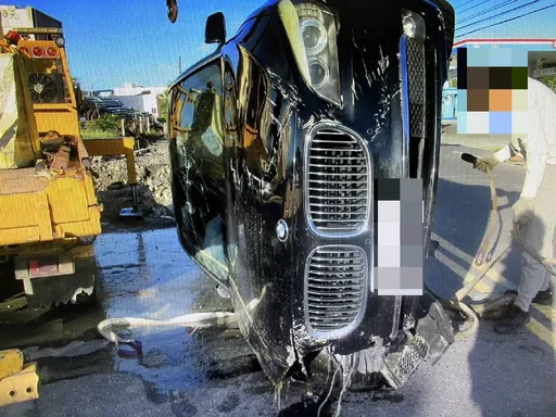 BMW撞破護欄掉進坑裡　離奇！肇事者消失三天仍無下落