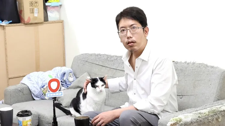 丁允恭坦言辦公室性愛事件爆發後，他的生活如同一灘爛泥。地方中心攝