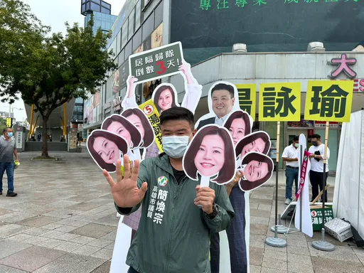 獨家|新冠讓她變「千手觀音」 盤點選戰這招「影分身術」為何爆紅