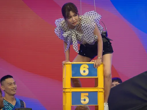 呼叫董至成！吳怡霈拒爬高　寧願「馬上親董哥」