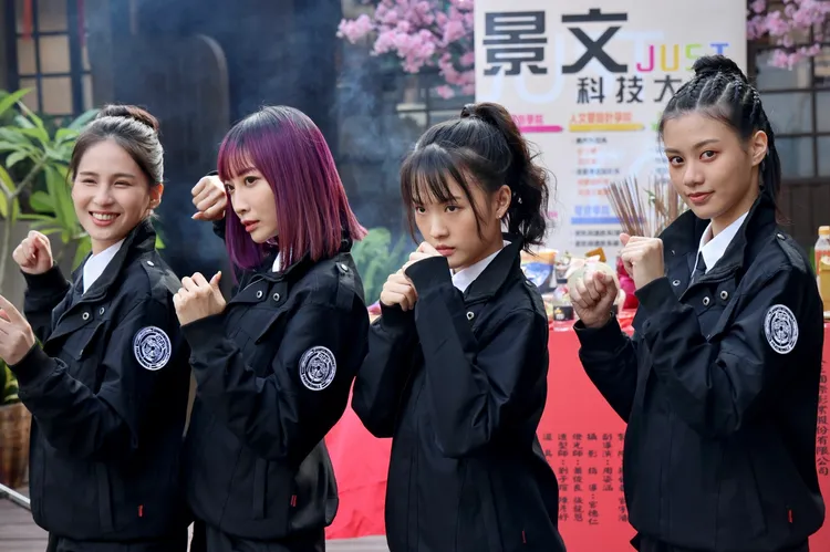 AKB48 成員扮演木蘭特工成員。林林攝