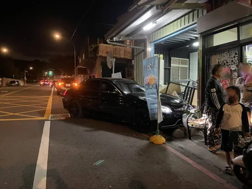 酒駕男失控衝撞民宅　躲暗巷被揪出！狡辯「朋友開的」被打臉