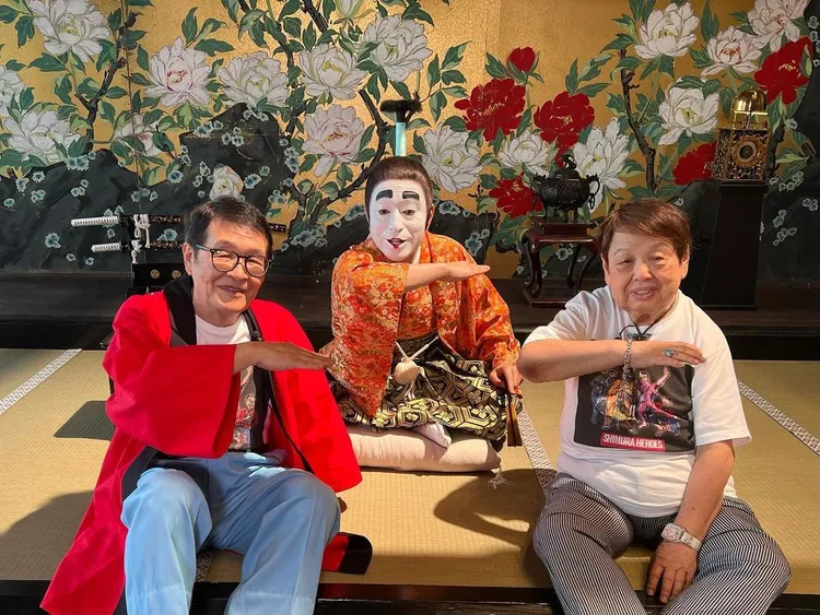 仲本工事（左）日前和高木胖（右）去為志村健的展覽揭幕，不料幾天後仲本工事車禍逝世。翻攝高木胖IG