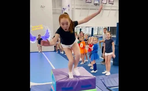 翻滾吧!體操女孩們挑戰前空翻上墊 每個都好棒但只有她成功