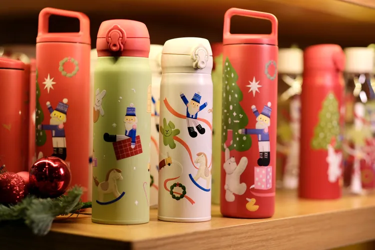 西方耶誕節的最佳主角胡桃鉗士兵躍上星巴克限定新品。陳志淵攝