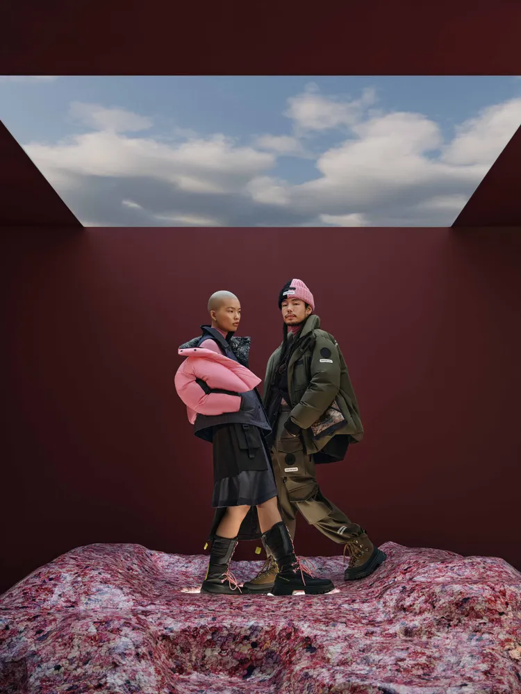 由William Ukoh掌鏡的形象照，背景引用了藝術家徐震《Under Heaven》作品中蛋糕上的奶油擠花元素。品牌提供