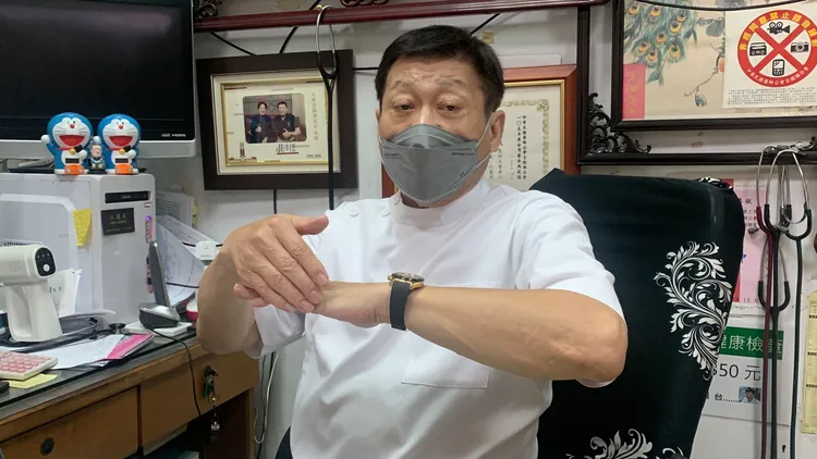 高大成以「法醫學」說明，遭塑膠袋與水泥封屍的遺體，腐壞環境如同真空，腐壞時間需要一般空氣中腐壞時間的七倍，以此推論死者雖死亡超過2年，但其實身體財腐壞3個多月而已。曾雪蒨攝