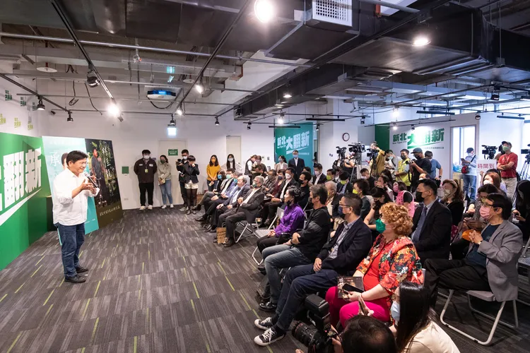 林佳龍說，透過大家的文字和影像，重新認識自己，他覺得很感動。林佳龍競總提供