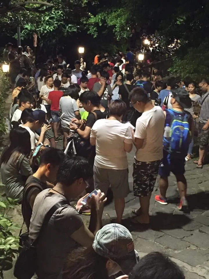 大批民眾湧入北投公園,就為了抓寶可夢。寶可夢玩家S授權提供