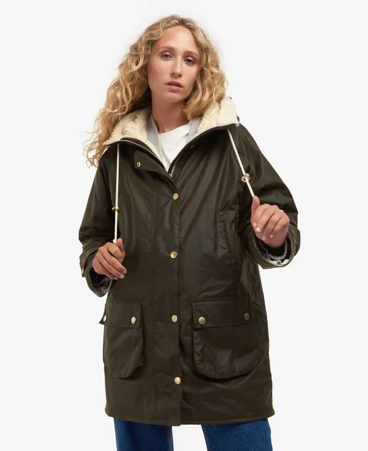 橄欖綠Ghillie油布外套，2萬6000元元。品牌提供