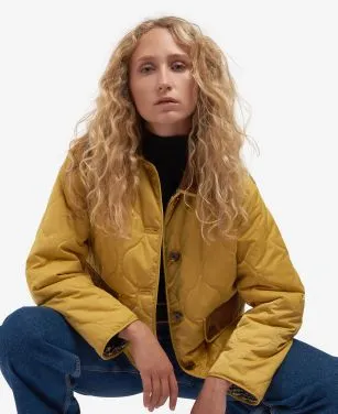 黃色Bonnie絎縫外套，1萬3700元。品牌提供