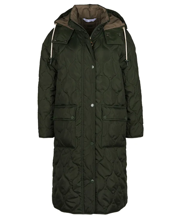 Barbour by ALEXACHUNG系列鼠尾草綠色Nevis絎縫外套，1萬6700元。品牌提供