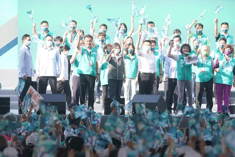 總統蔡英文第8度到台中幫蔡其昌站台，要大家年底用手中選票翻轉台中。曾雪蒨攝