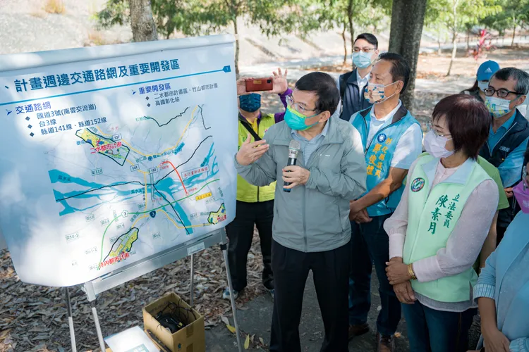 交通部長王國材到彰化考察交通建設。立委陳素月服務處提供