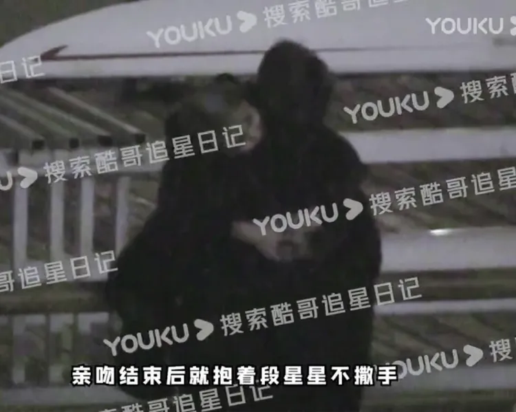 周揚青和段星星約會被拍。翻攝少女衝浪指南微博