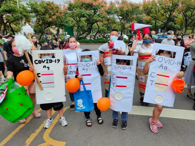 天母搞什麼鬼萬聖節嘉年華。葉志明攝