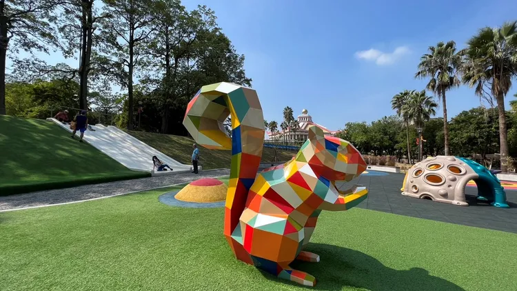 膨鼠森林公園內乾淨整潔、綠草如茵。魏嘉良攝