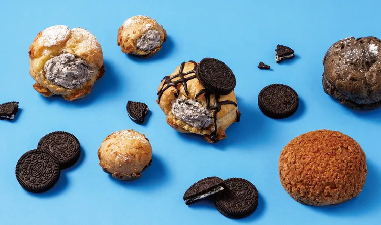 beard papa‘s的「巧酥碎片泡芙系列」，將OREO奧利奧經典巧克力餅乾碎片入餡。業者提供