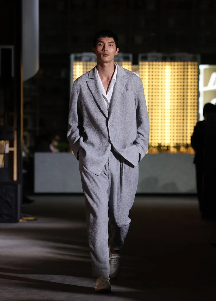 C Jean 2023春夏系列以「 Form」為主題概念，透過時裝設計傳遞「秩序美」。品牌提供