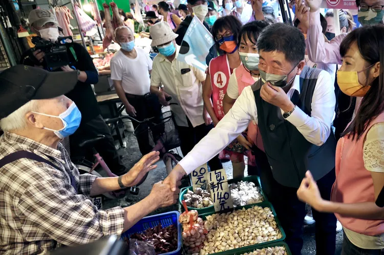 陳時中說，競選期間大家壓力都大、各自努力。林林攝