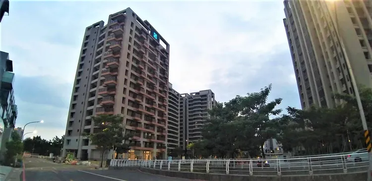 愛河上下游房價落差大，下游位於愛河風景區每坪5字頭行情，而上游84期重劃區，目前成交落在2字頭末端。葉家銘攝