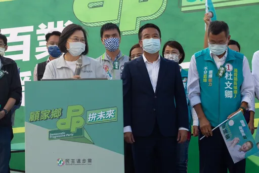 藍綠大咖苗栗拚場拉抬聲勢 無黨籍鍾東錦拉百工百業相挺尬場