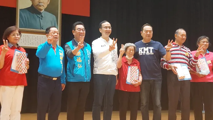 國民黨苗栗縣黨部今天舉行128年黨慶活動，朱立倫到場為縣長候選人謝福弘助選。楊永盛攝