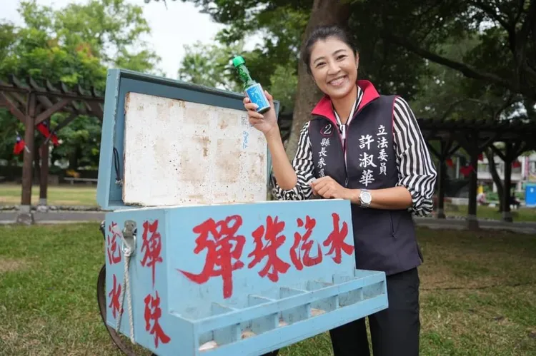 許淑華認為，綠營的指控根本是混淆黑白、杯弓蛇影。許淑華陣營提供