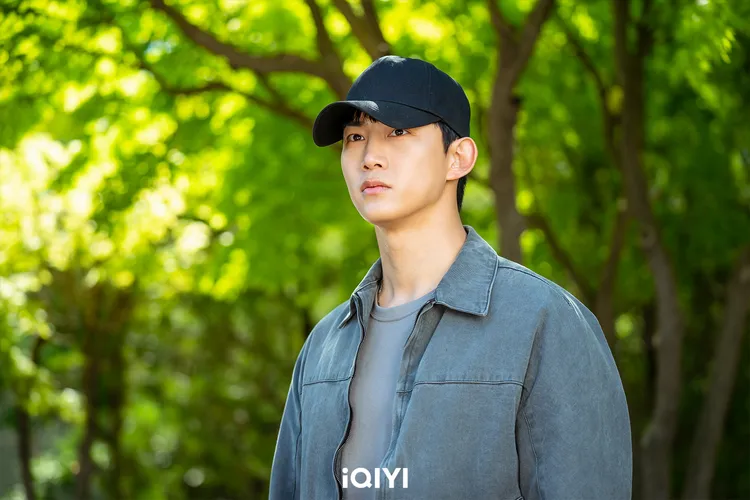 玉澤演在《BLIND局中人》抽絲剝繭辦案。愛奇藝國際站提供